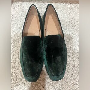 Banana Republic green velvet loafer flats size 7 NEW